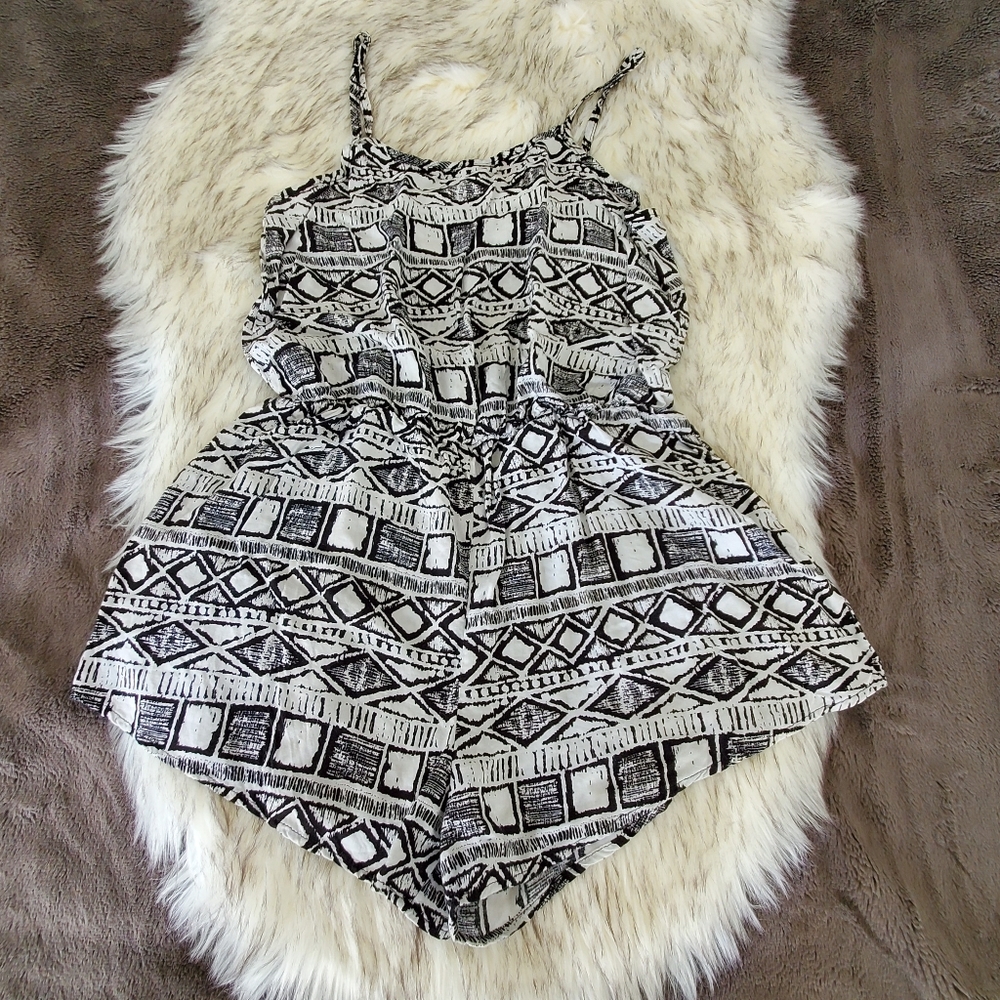 Sleeveless Elastic Waist Romper Shorts M
